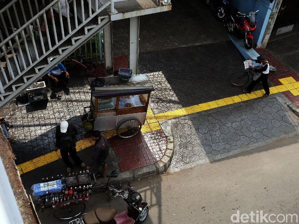 Terlalu! Baru Rampung Trotoar Otista Jadi Lahan Parkir dan PKL