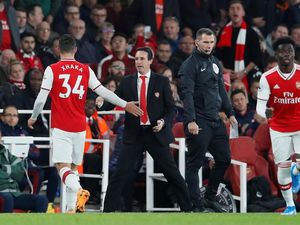 Xhaka Ribut dengan Fans, Emery Ikut Disalahkan