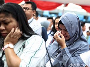 Tangis Pecah di Peringatan Satu Tahun Jatuhnya Lion Air PK-LQP Tangis Pecah di Peringatan Satu Tahun Jatuhnya Lion Air PK-LQP