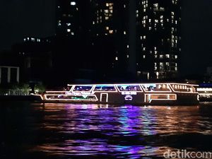 Kerlap-kerlip Naik Transportasi Air Bangkok
