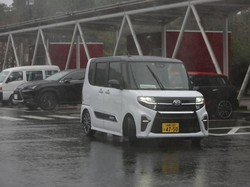 Mobil LCGC Daihatsu Bisa Juga Pakai Fitur Parkir Otomatis?