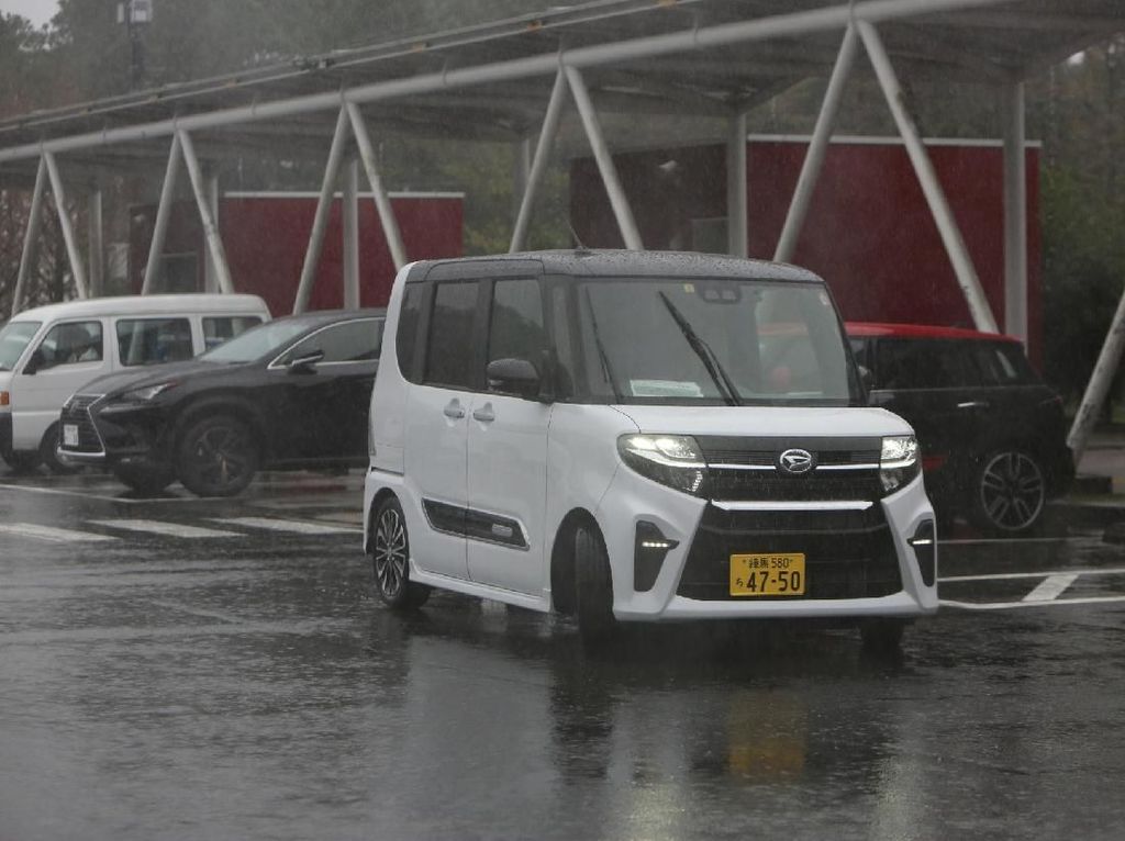 Mobil LCGC Daihatsu Bisa Juga Pakai Fitur Parkir Otomatis? Mobil LCGC Daihatsu Bisa Juga Pakai Fitur Parkir Otomatis?