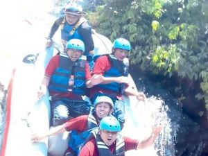 Serunya Arung Jeram di Situ Cileunca
