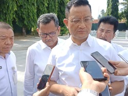 Tiba di Palu, Mensos Juliari Cek Rehabilitasi Makam Pahlawan