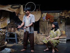 Begini Cuplikan Lakon Teater Koma J.J Sampah-Sampah Kota