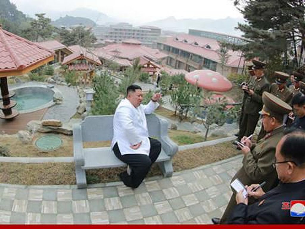 Ketika Kim Jong Un Datangi Kota Spa Korea Utara