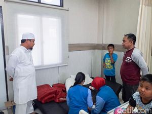 Wagub Sulsel Jenguk Bocah yang 3 Hari Peluk Jasad Ibunya