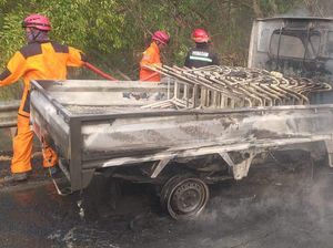 Mobil Pikap Terbakar di Tol Cipularang Km 70
