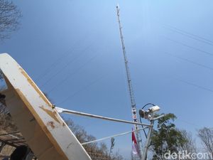 Tantangan Bangun BTS di Pelosok, Kerbau dan Sampan Jadi Andalan