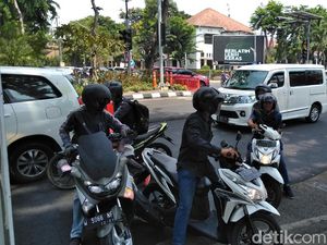 Tingkah Aneh Pengendara di Surabaya Saat Hindari Operasi Zebra Semeru