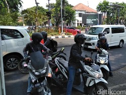 Tingkah Aneh Pengendara di Surabaya Saat Hindari Operasi Zebra Semeru