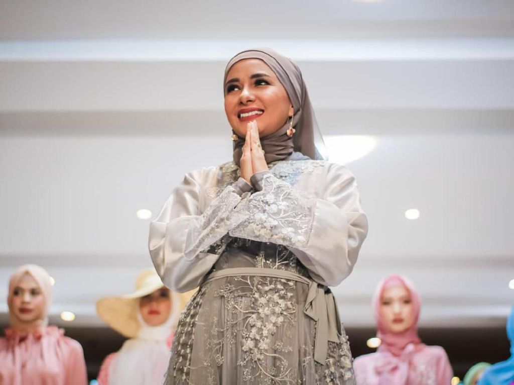 Berhijab, Meisya Siregar Tekuni Dunia Fashion Berhijab, Meisya Siregar Tekuni Dunia Fashion