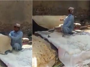 Keren! Pria Ini Mahir Buat Roti Ukuran Selimut dalam Waktu Singkat Keren! Pria Ini Mahir Buat Roti Ukuran Selimut dalam Waktu Singkat