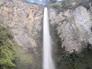 10 Air Terjun Tertinggi di Indonesia, Buat Ide Traveling Saat New Normal 10 Air Terjun Tertinggi di Indonesia, Buat Ide Traveling Saat New Normal