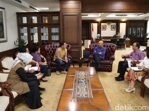 Teten Panggil Bos Gojek, Ada Apa?