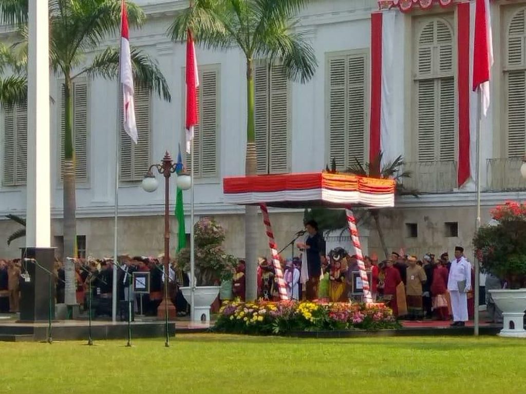 Rayakan Sumpah Pemuda, Sri Mulyani Diserbu Warna-warni Baju Adat Rayakan Sumpah Pemuda, Sri Mulyani Diserbu Warna-warni Baju Adat