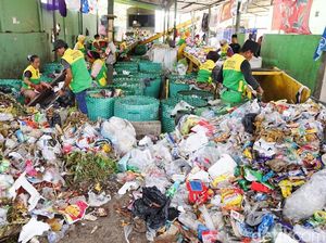 Bupati Anas Boyong Kades Tiru Pengelolaan Sampah Karya Desa Muncar