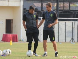 Wolfgang Pikal Mundur dari Kursi Pelatih Persebaya