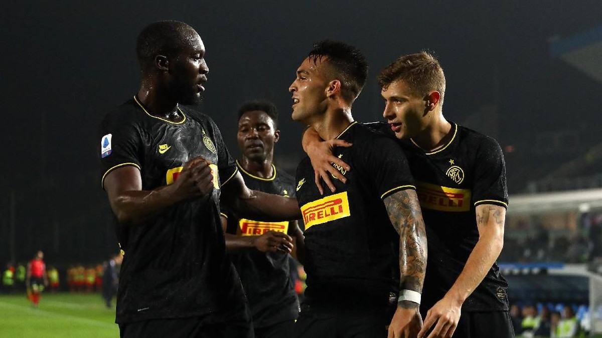 Antono Conte mengomentari etajaman Romelu Lukaku dan Lautaro Martinez di Inter Milan. (Foto: Getty Images/Marco Luzzani)