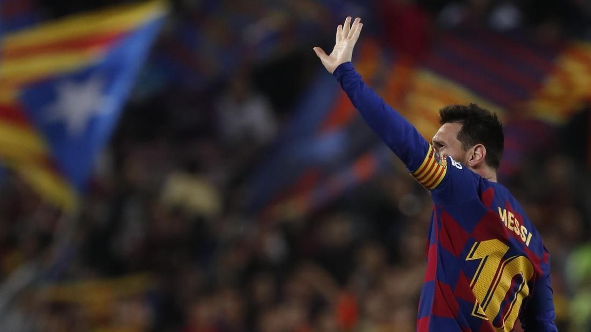 Striker Barcelona, Lionel Messi, tengah berseteru dengan direktur olahraga Barcelona. (Foto: AP Photo/Joan Monfort)