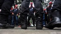 Ratusan Buruh Geruduk Kantor Anies Tuntut UMP Rp 4,6 Juta