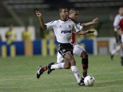 Berada di posisi 10 daftar ini adalah Marcelinho Carioca. Gelandang serang asal Brasil ini tercatat mengoleksi 59 gol melalui tendangan bebas. (Allsport UK/ALLSPORT)