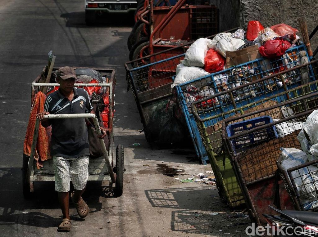 Potret Perjuangan Hidup Manusia Gerobak di Masa Pandemi Potret Perjuangan Hidup Manusia Gerobak di Masa Pandemi