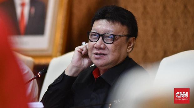 Tjahjo Kumolo Menteri Pendayagunaan Aparatur Negara dan Reformasi Birokrasi Republik Indonesia dalam Konfrensi Pers di Ruang Sriwijaya, Gedung PANRB, Jakarta, Rabu (30/10)