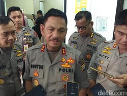 Kapolda Sulsel Jenguk Anak yang 3 Hari Peluk Jasad Ibunya