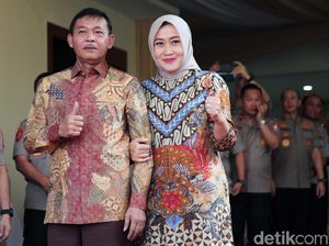 Istri: Pak Idham Azis Cukup Keras, Tak Bisa Ditembus Titipan Istri: Pak Idham Azis Cukup Keras, Tak Bisa Ditembus Titipan