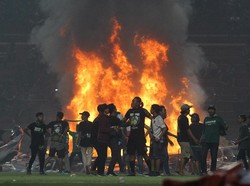 Suporter-suporter yang Belum Juga Dewasa