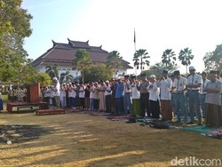 Ribuan Sumur Mengering, Ratusan Pelajar Pamekasan Salat Minta Hujan