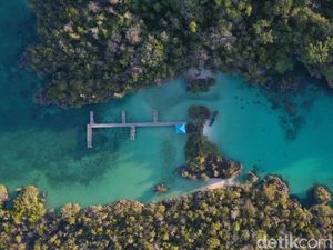 Foto Drone: Pulau Bair, Surga Kecil dari Maluku Foto Drone: Pulau Bair, Surga Kecil dari Maluku