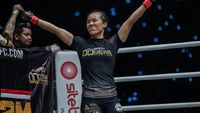Foto: Aksi Priscilla Hertati Lumban Gaol, Sang Petarung MMA