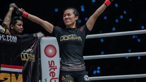 Foto: Aksi Priscilla Hertati Lumban Gaol, Sang Petarung MMA