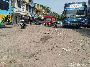 Terminal Cibinong Bogor Tampak Kumuh, Banyak Jalanan Rusak