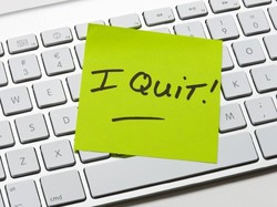 Sudah Kerja Mati-Matian Tapi Gaji Tetap Kecil, Resign Aja?