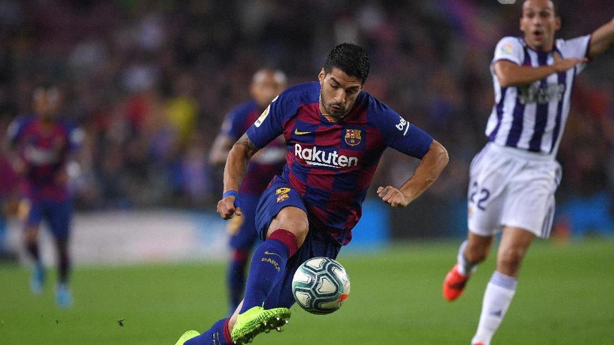 Barcelona didesak mencari pengganti Luis Suarez, yang akan absen selama empat bulan. (Foto: Alex Caparros/Getty Images)