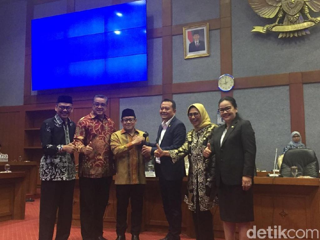 Cak Imin Tetapkan Pimpinan Komisi X DPR: Menteri Muda Jadi Tantangan Cak Imin Tetapkan Pimpinan Komisi X DPR: Menteri Muda Jadi Tantangan