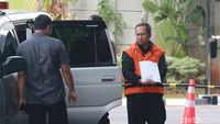 Diperiksa KPK, Tersangka Kasus Pajak Dealer Jaguar-Bentley Tutupi Borgol