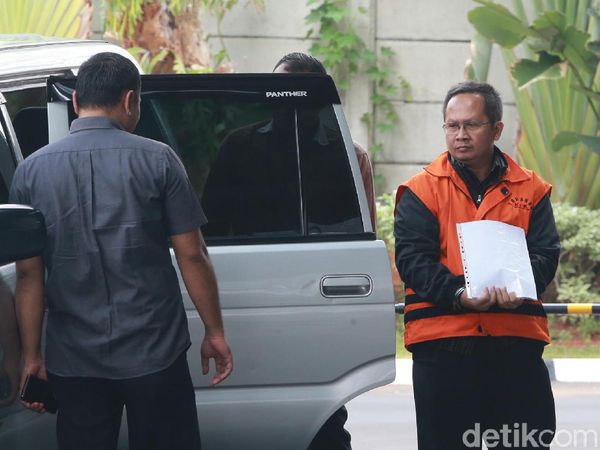 Diperiksa KPK, Tersangka Kasus Pajak Dealer Jaguar-Bentley Tutupi Borgol