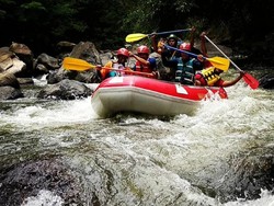 Serunya Arung Jeram di Sungai Aceh Tengah