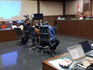 Hakim ke Saksi Sidang Rommy: Jangan Lempar Batu Sembunyi Tangan