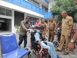 100 Anak Berkebutuhan Khusus di Aceh Dapat Bantuan Kursi Roda