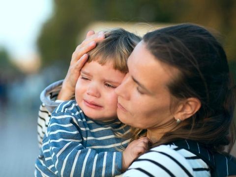 5 Cara Mengatasi Trauma Setelah Orang Tua Meninggal, Seperti Noah Sinclair