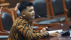 Advokat dari Bekasi Jalani Sidang Uji Formil UU KPK