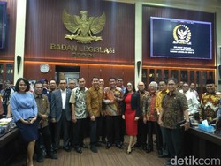 Rapat Ngaret, Pimpinan DPR Ingatkan Anggota Baleg Disiplin!