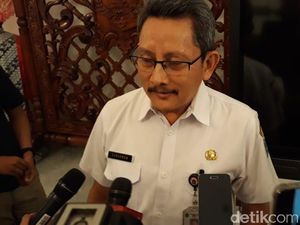 Kasubbag TU Sudin Disdik Jakbar Jelaskan soal Lem Aibon Rp 82 M Kasubbag TU Sudin Disdik Jakbar Jelaskan soal Lem Aibon Rp 82 M