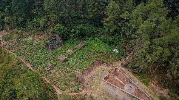 Berkunjung ke Reruntuhan Stasiun Radio Malabar di Bandung