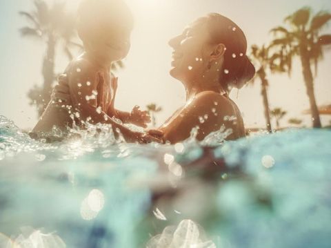 Keterlaluan, Demi Konten Sosmed Ibu Ini Pura-pura Ajak Putrinya Renang